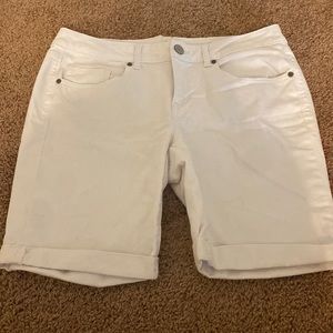 SO - Junior’s Bermuda Shorts - size 15